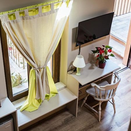 Antico Borgo B&B con SPA Manerba del Garda Exterior foto