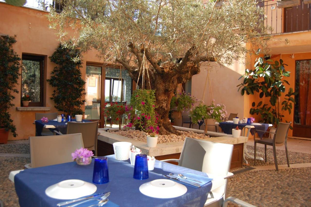 Antico Borgo B&B con SPA Manerba del Garda Exterior foto