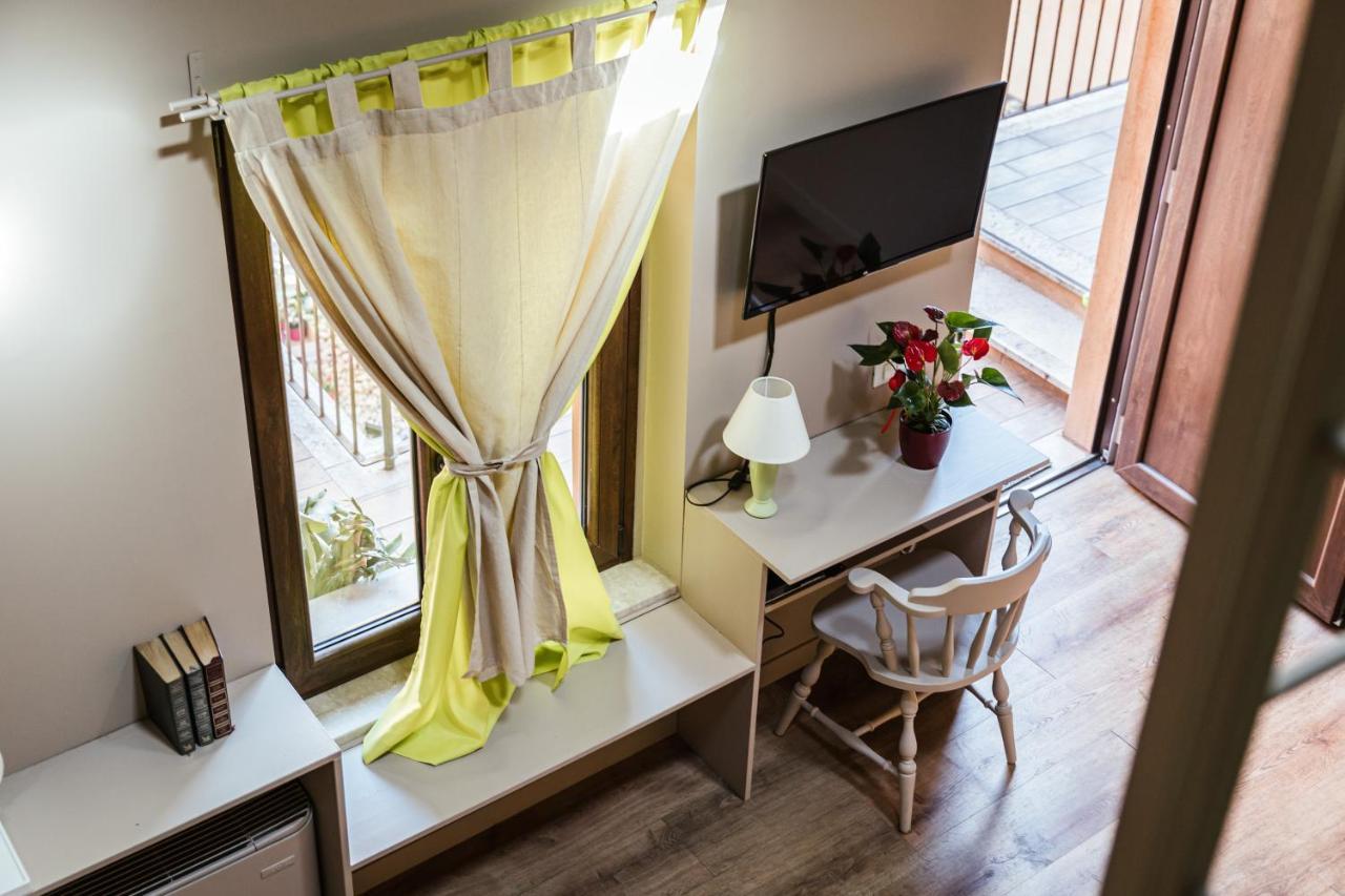 Antico Borgo B&B con SPA Manerba del Garda Exterior foto