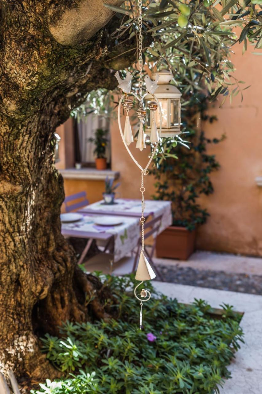 Antico Borgo B&B con SPA Manerba del Garda Exterior foto